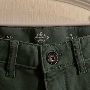 St. John’s Bay Capris size 4 Petite style is Girlfriend